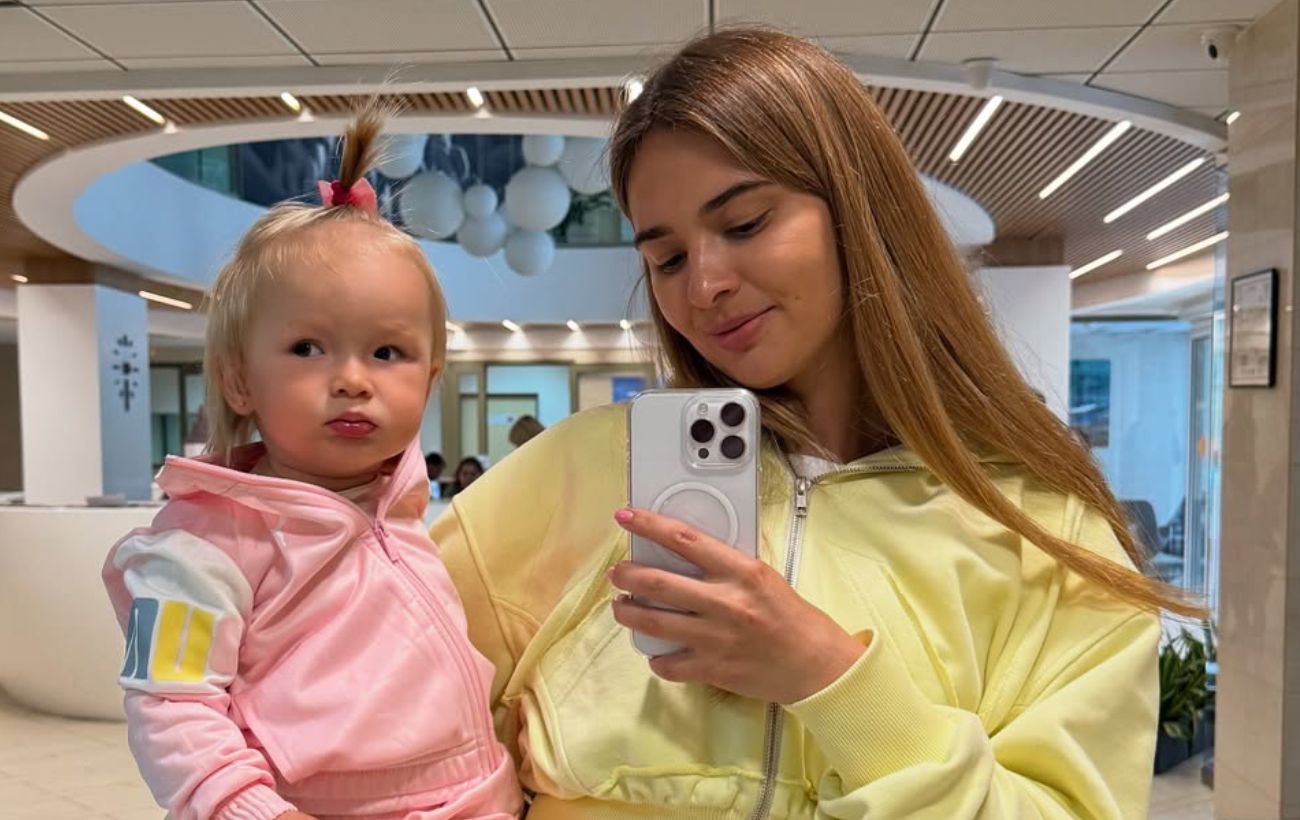 Ведуча 1+1 з однорічною донькою потрапила в ДТП: "У нашу машину в'їхали"