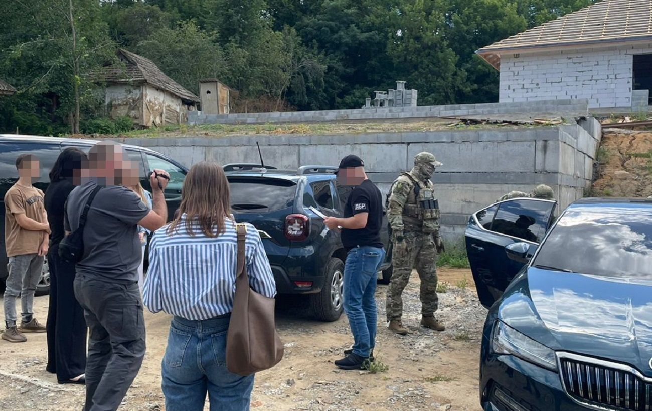 Скандал у ДСНС! Рятувальники будували маєток для начальника: шокуючі поробиці