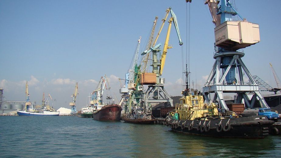 Терміново! Окупанти відкрили порти Маріуполя та Бердянська, вивозять награбоване