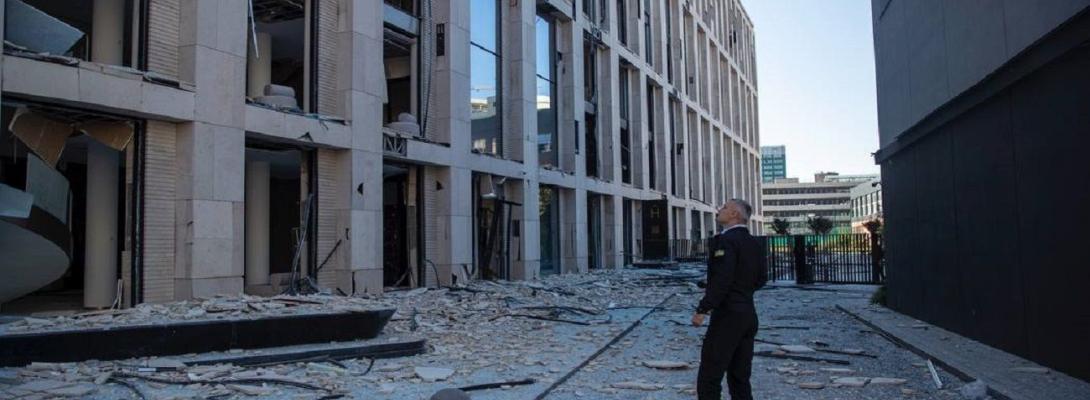 Мер Києва повідомив про влучання у ТЦ в центрі столиці: подробиці з місця атаки