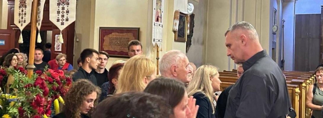 У Львові на Великій заупокійній службі попрощалися з політиком Андрієм Парубієм