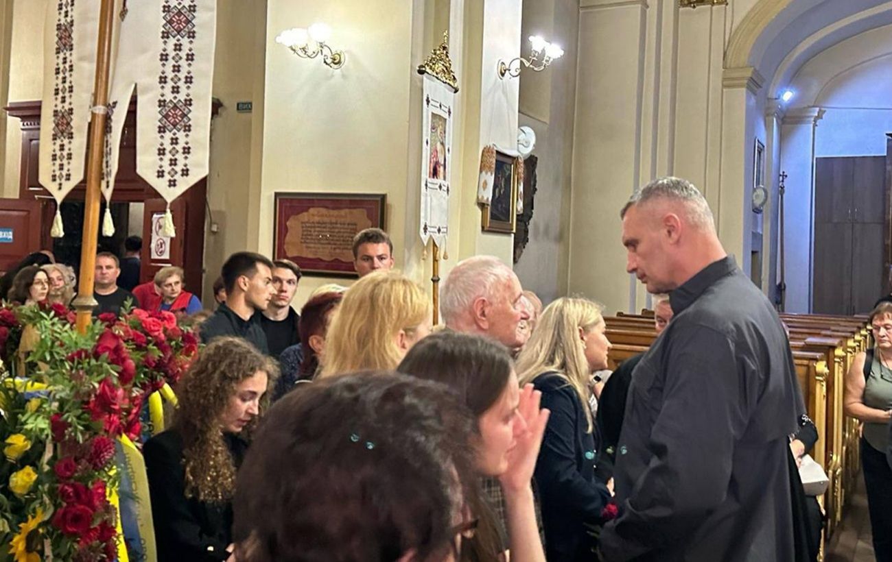 У Львові на Великій заупокійній службі попрощалися з політиком Андрієм Парубієм