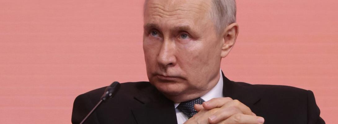 Російський диктатор заперечує стагнацію російської економіки, про яку заявили банкіри