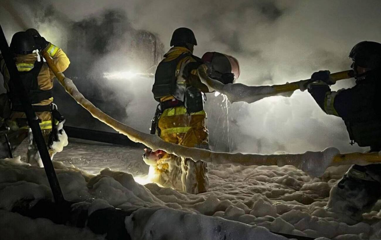 Села без газу, пожежа на підприємстві: з'явилися деталі російської атаки на Київщину