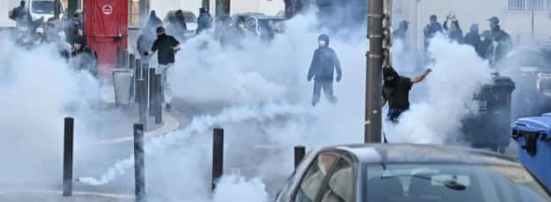 Франція на межі хаосу! Тисячі протестувальників виходять на вулиці: що відбувається?