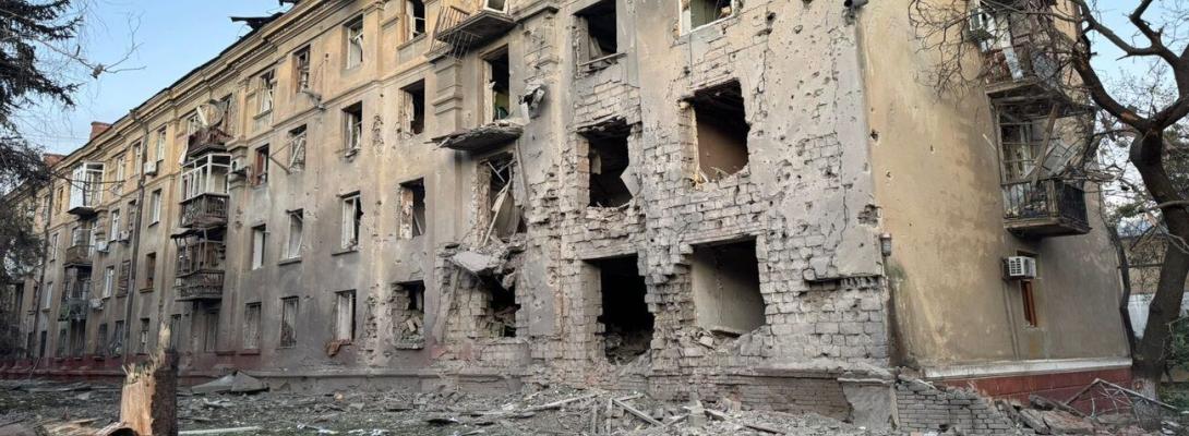 Ворог вдарив авіабомбами по Краматорську: 9 поранених і зруйновані багатоповерхівки