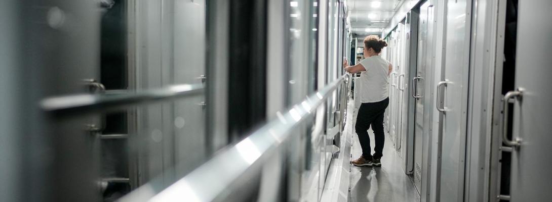 Замінили вікна, двері й дах: УЗ показала потяг, який пошкодила рф під час удару