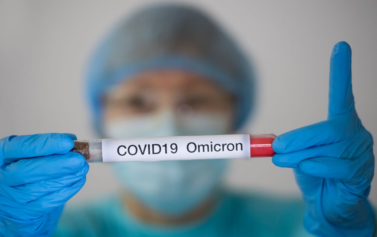 Хворих меншає, але COVID-19 не зник: яка зараз ситуація в Україні та що радять медики