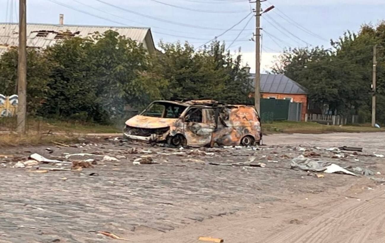 В Сумах ворожий дрон атакував машину газової служби, автомобіль згорів вщент 