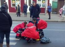 Шок! У Києві п’яний водій на переході збив дитину – лікарі борються за її життя