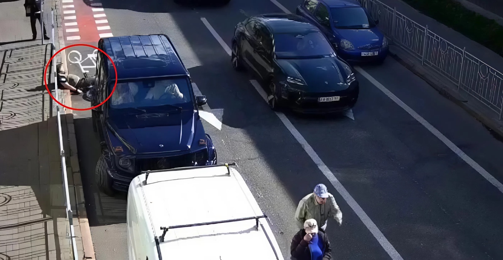 Жах у Києві! Водій Mercedes влаштував справжню бійню через зауваження про паркування