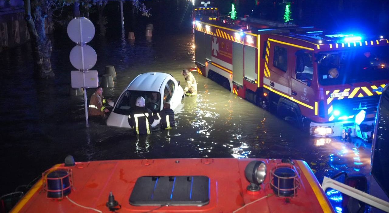 Трагедія небачених масштабів! Одеса йде під воду, стихія забрала життя 9 людей