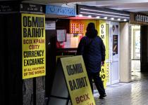 На старті нового місяця гривня посилилася: долар і євро подешевшали в обмінниках