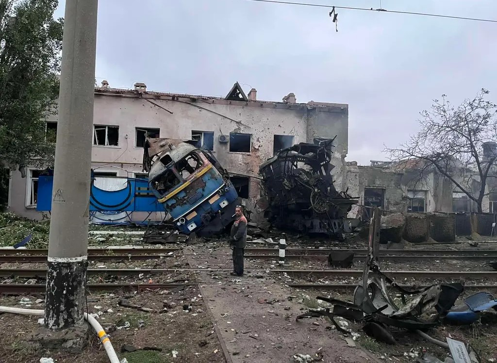 Ніч жаху! Російські ракети вдарили по Одесі, депо зруйноване, машиніст дивом вижив