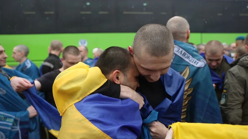 Повернулися з пекла: 205 українців, які перебували в полоні роками, нарешті вдома
