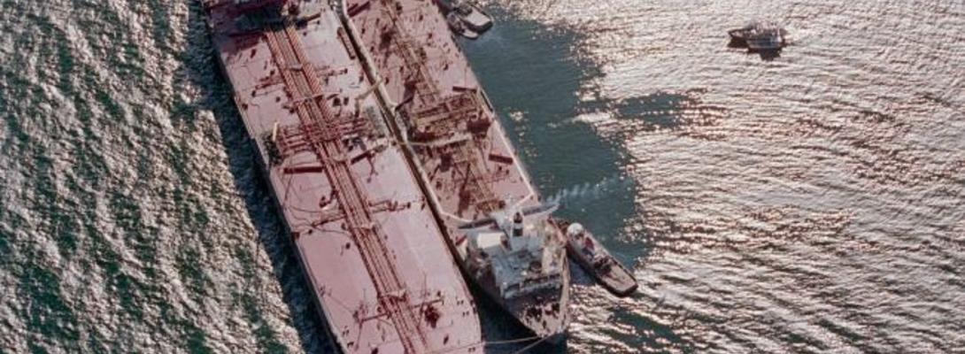 "Тіньовий флот" заливає нафтою європейські моря: ЄС наляканий можливою катастрофою