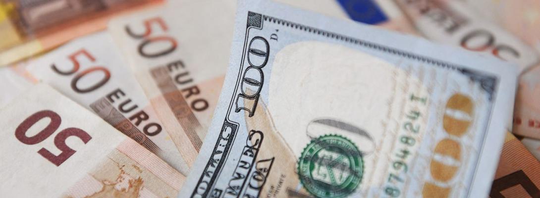 Курс валют у обмінниках: долар залишається стабільним, а євро продовжує дешевшати