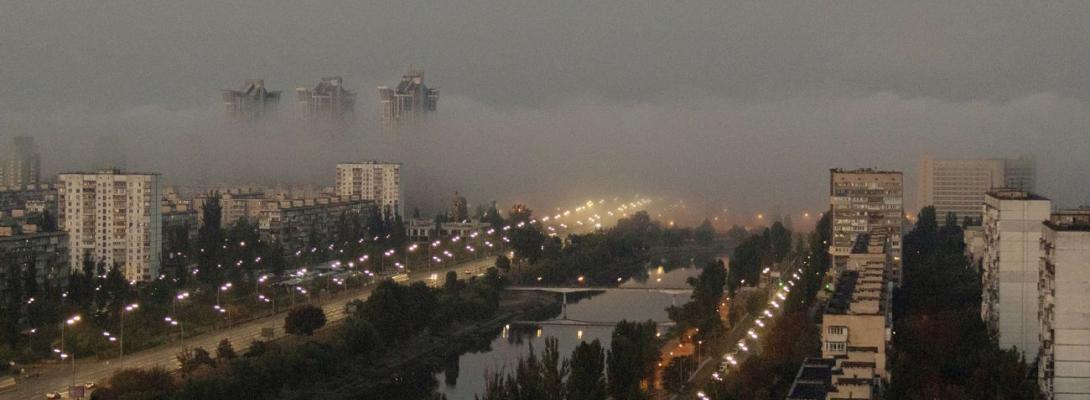 Київ огорнув густий туман: поліція закликає водіїв і пішоходів бути обережними