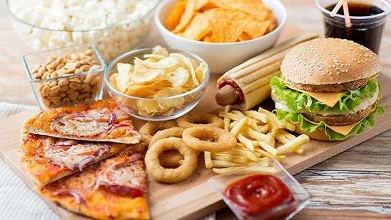 Дієтологи назвали продукти та харчові звички, які найбільше підривають здоров'я