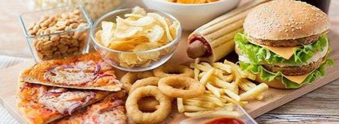 Дієтологи назвали продукти та харчові звички, які найбільше підривають здоров'я