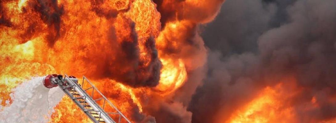 У Прилуках майже добу гасили масштабну пожежу після російської атаки: подробиці