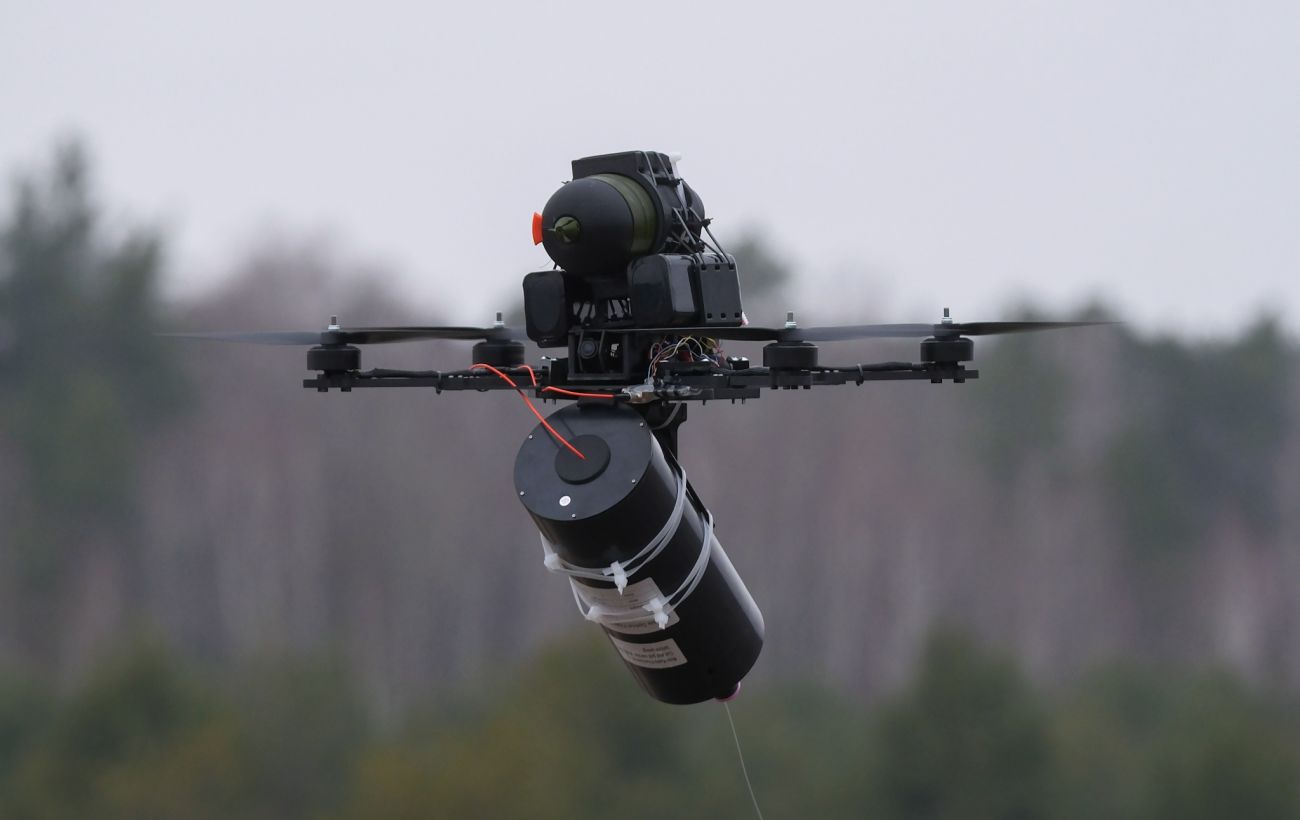 Kill-зону для окупантів розширено: FPV-дрон знищив КАМАЗ ворога в Кураховому