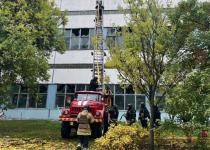 У Ніжині рф вдарила по промисловому підприємству: внаслідок обстрілу спалахнула пожежа