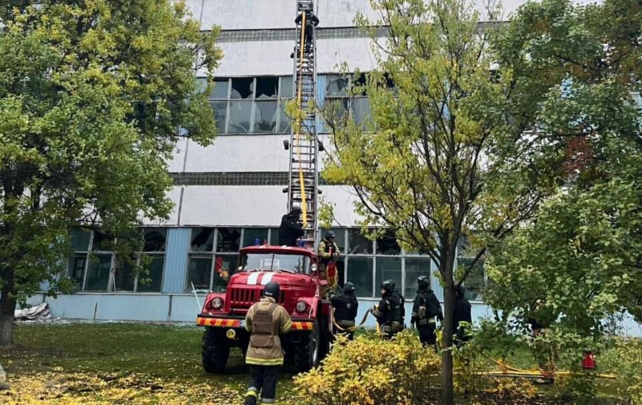 У Ніжині рф вдарила по промисловому підприємству: внаслідок обстрілу спалахнула пожежа