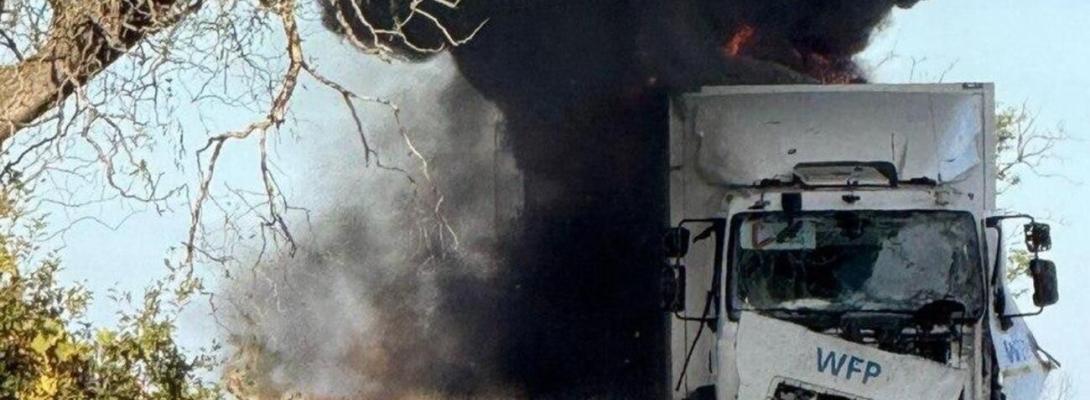 На Херсонщині росіяни вдарили по гуманітарному конвою ООН, машини з допомогою знищено