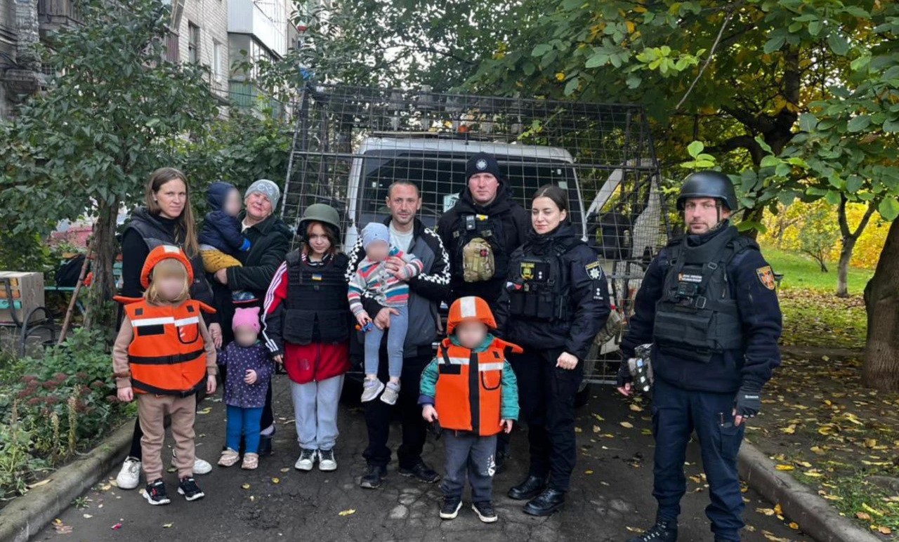 Рятувальники вивезли з прифронтової Дружківки 14 мешканців серед яких немовлята