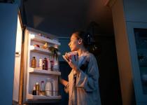 Как не повредить организму: список безопасных продуктов для ночного перекуса