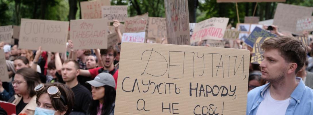 Чи можна відкрито критикувати владу під час війни: результати опитування КМІС