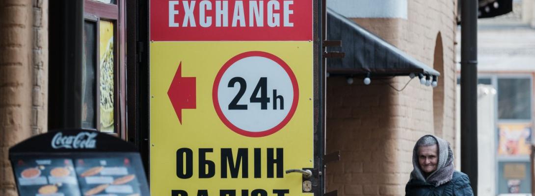 Обмінники оновили курси валют: скільки коштують долар і євро та що буде з гривнею