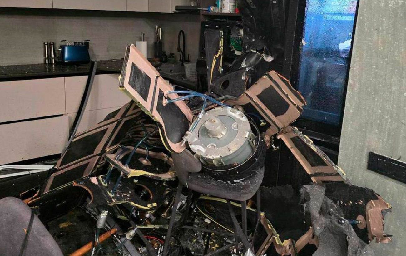 Влетіли у багатоповерхівки: два нерозірвані "Шахеди" дістали з квартир у Києві