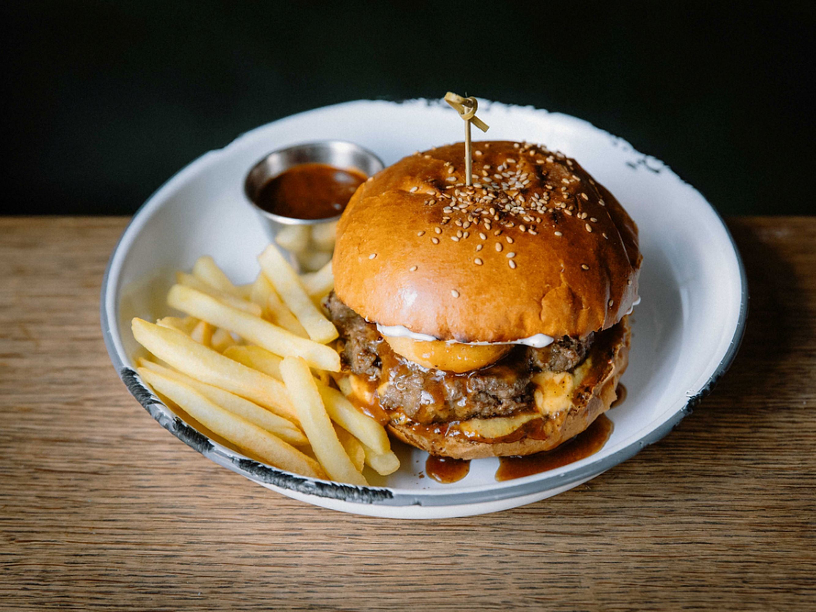Чому постійна тяга до шкідливої їжі може свідчити про проблеми зі здоров’ям