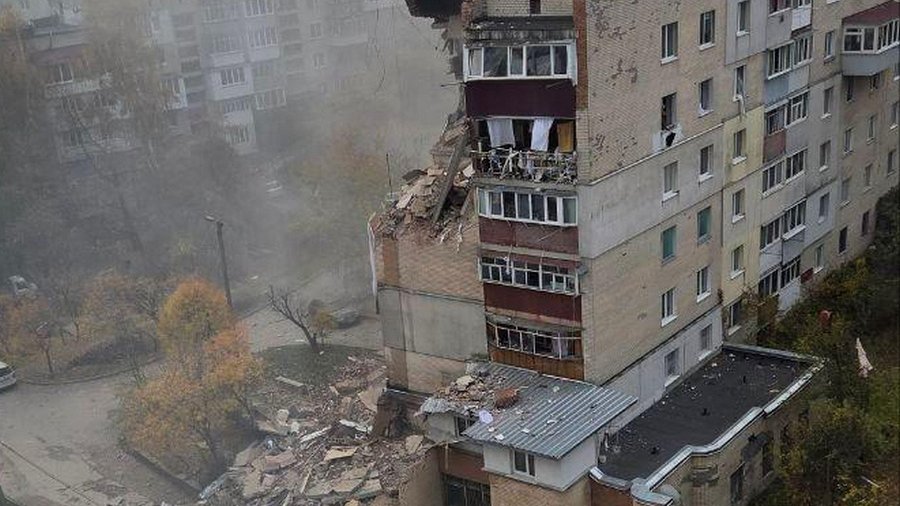 Жах у Хмельницькому! Після сильного вибуху кілька поверхів будинку знищені вщент