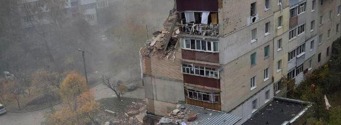Жах у Хмельницькому! Після сильного вибуху кілька поверхів будинку знищені вщент