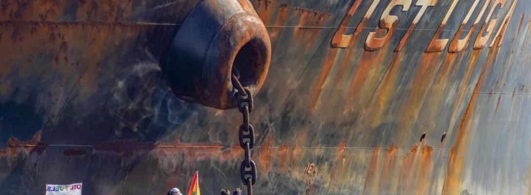 Санкції США почали діяти: танкер з російською нафтою розвернувся дорогою до Індії