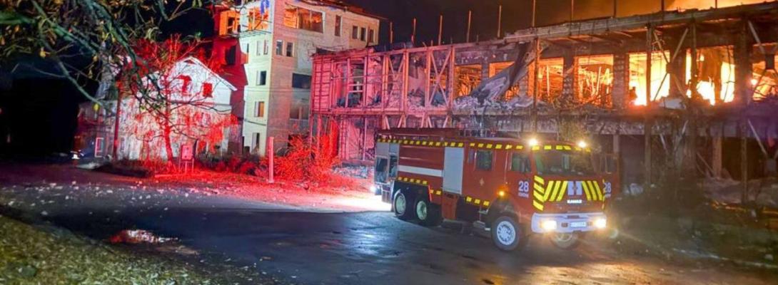 Чугуїв масовано атакували "Герані": зафіксовано шість влучань, дрони знищили склад