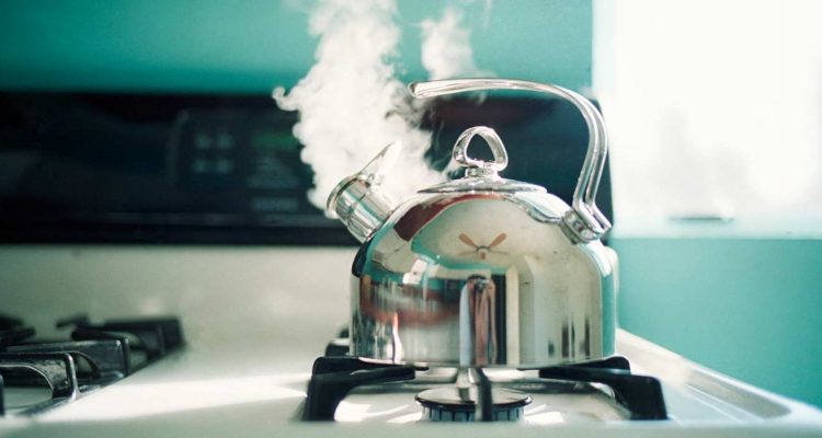 Чи справді накип у воді шкодить здоров’ю? Фахівці пояснили, що правда, а що вигадка