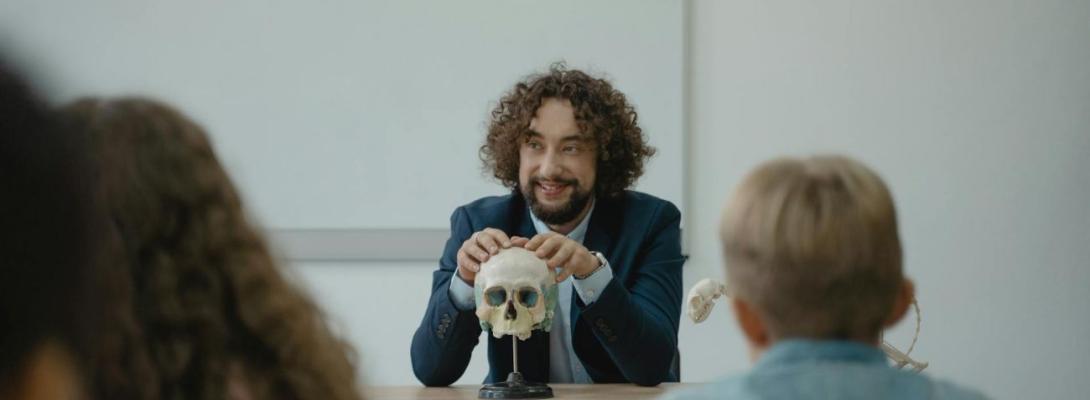 Учителям-чоловікам більше не потрібно йти до ТЦК: як можна подовжити відстрочку