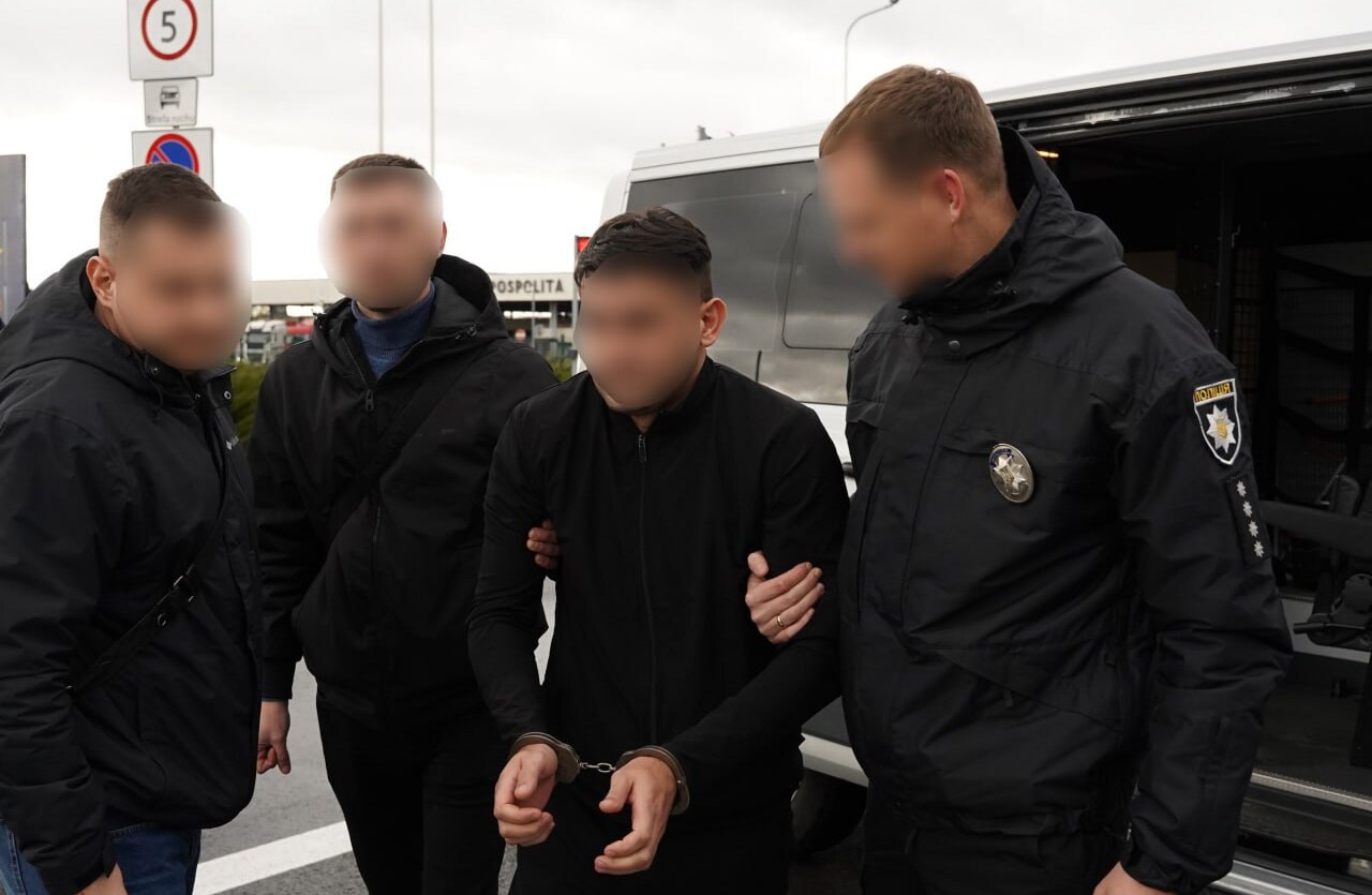 Схема на крові: з Вірменії екстрадували ватажка банди, що ошукала військових на мільйони