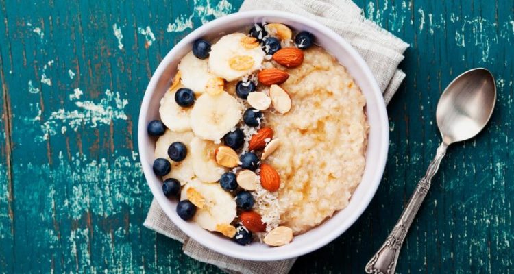 Медики розповіли, які доступні продукти допомагають знизити рівень холестерину