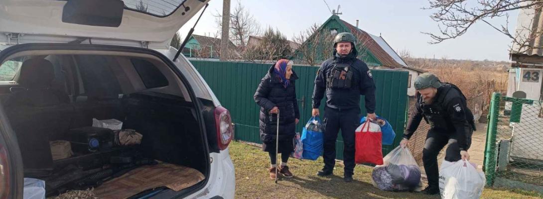 Евакуація з прифронтової зони на Запоріжжі: родини кидають усе, щоб урятуватись