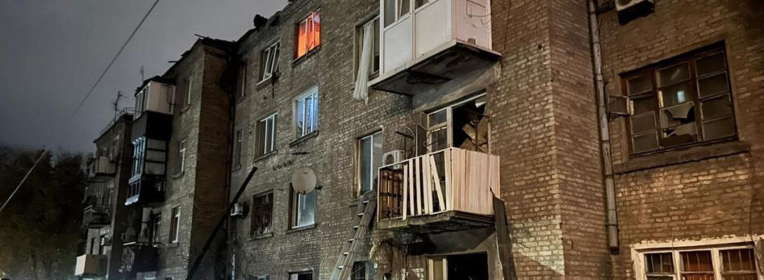 Кривава ніч у Кам'янському! Ворожі дрони зруйнували житловий будинок: моторошні кадри