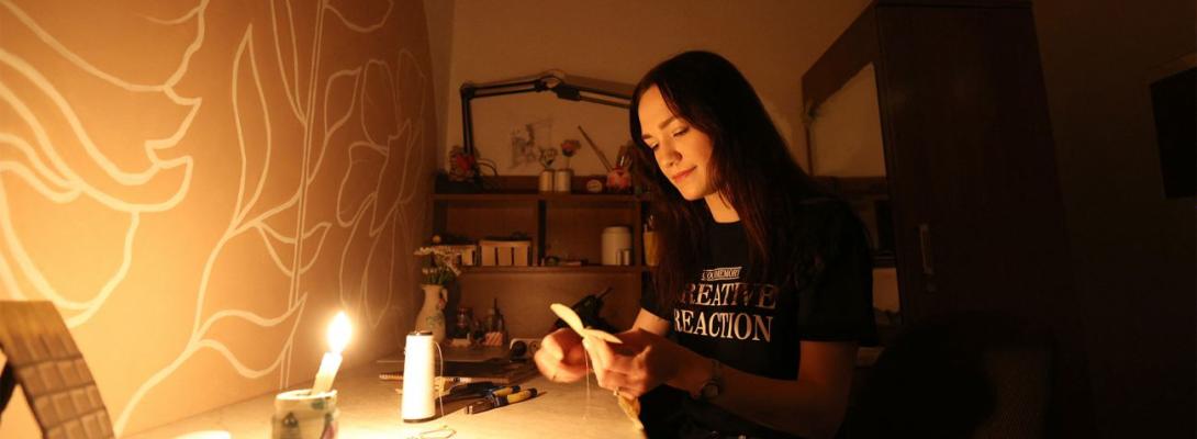 Де в Україні сьогодні вимикають світло: графіки погодинних відключень по регіонах