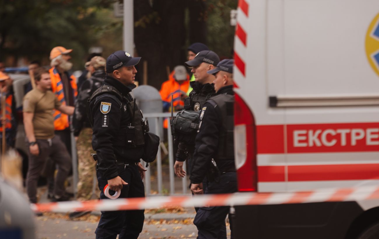 Уламки "Іскандера" пошкодили посольство Азербайджану в Києві: перші подробиці