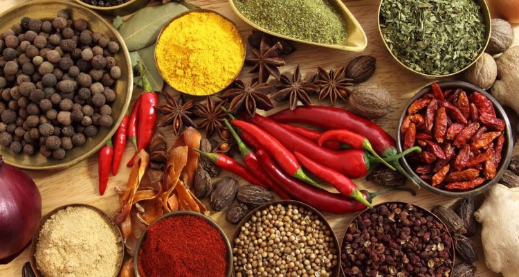 Не всі спеції корисні: дієтологи розповіли, які приправи можуть нашкодити організму