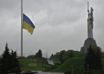 Крупнейший флаг Украины в Киеве временно приспустили: КГГА объяснила причину