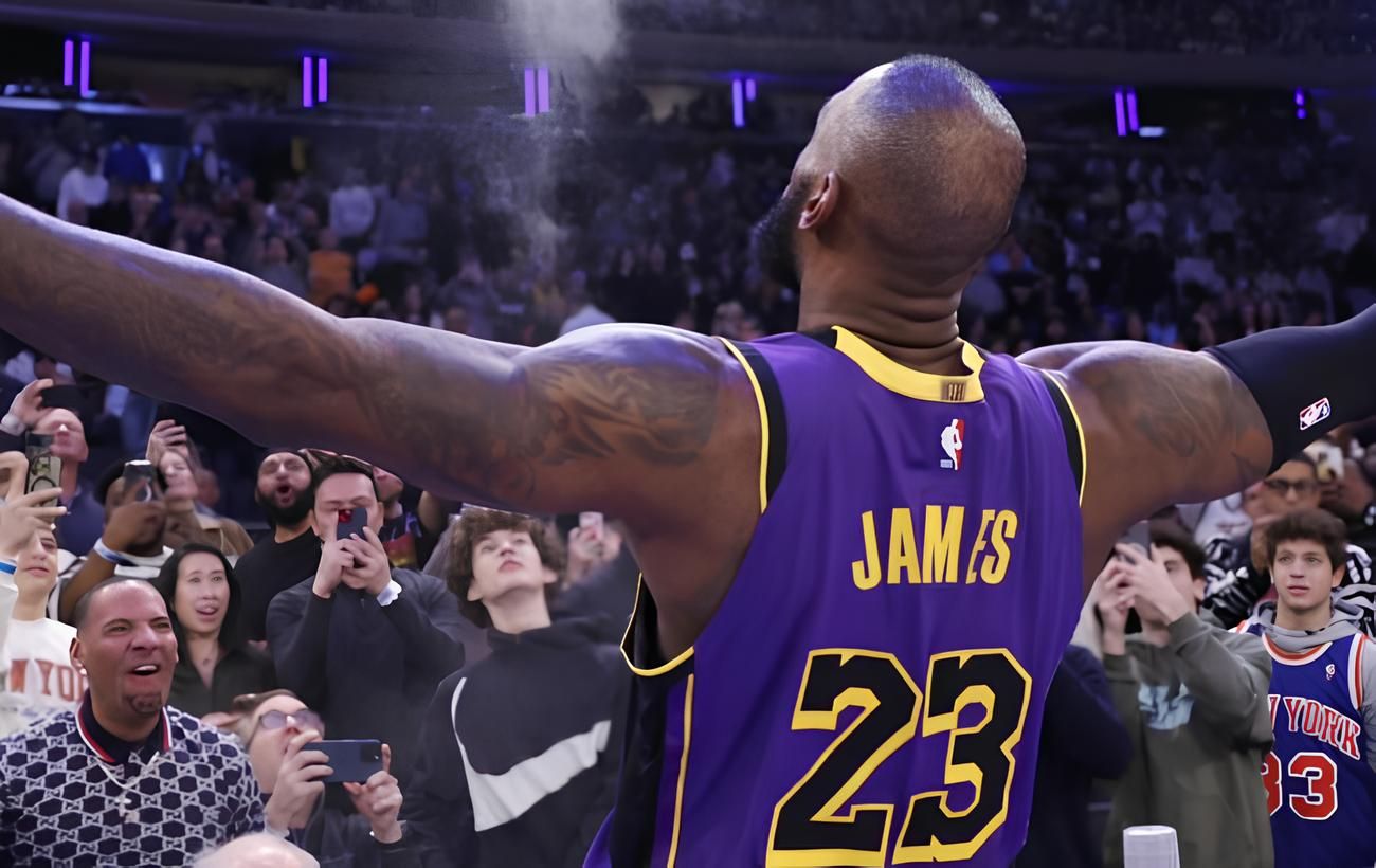 Леброн Джеймс гучно повернувся в НБА та на очах Михайлюка встановив унікальний рекорд